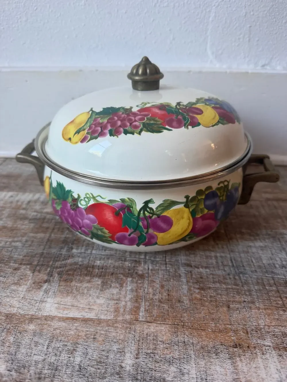 Vintage Cornucopia Enamelware 10